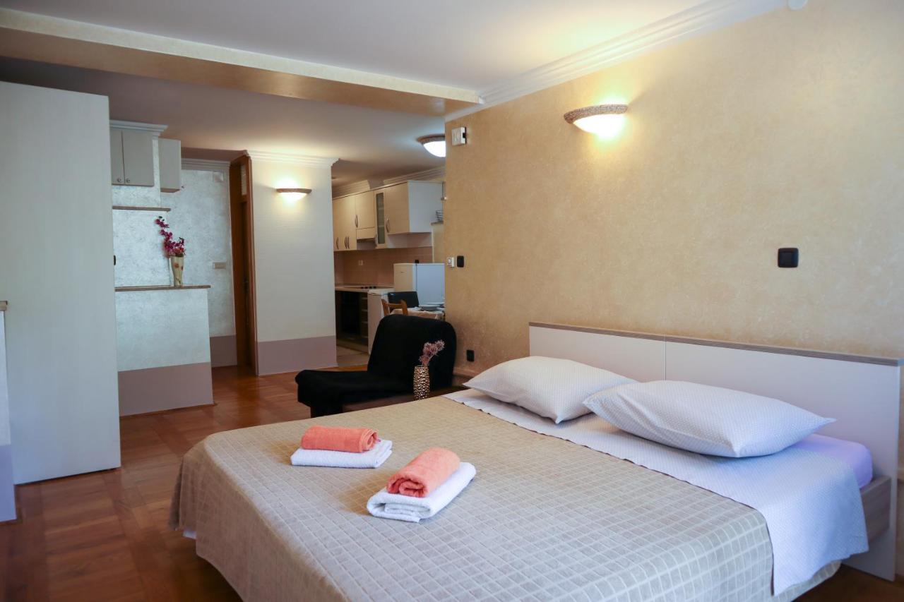 Apartments Okuka Split Exterior photo